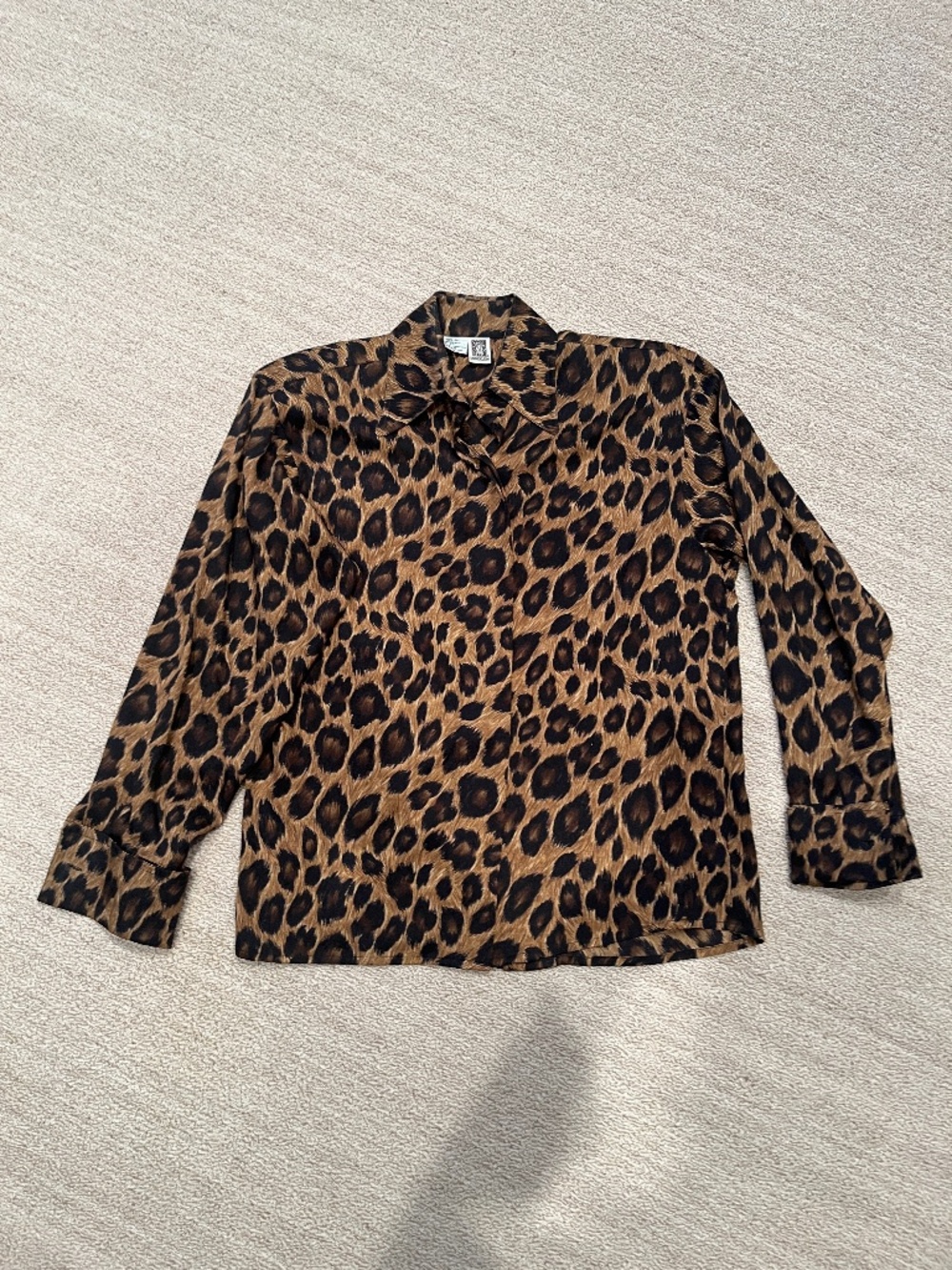 Beautiful, vintage animal print silk blouse. Excellent condition, Anne Klein, 8